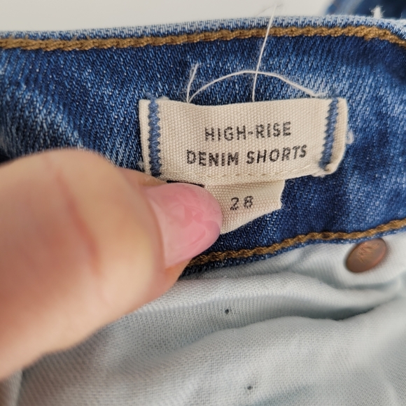 High-Rise Denim Boyshorts. Button-Through Edition - Picture 6 of 10